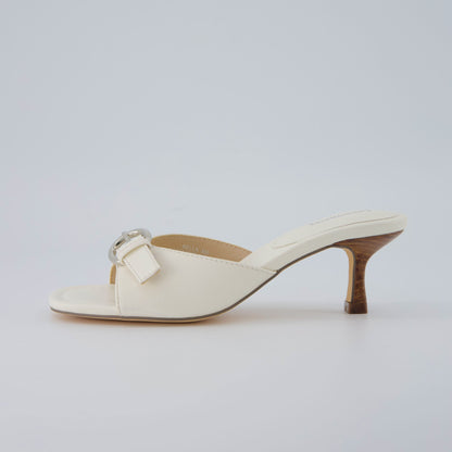 White,6,Medium