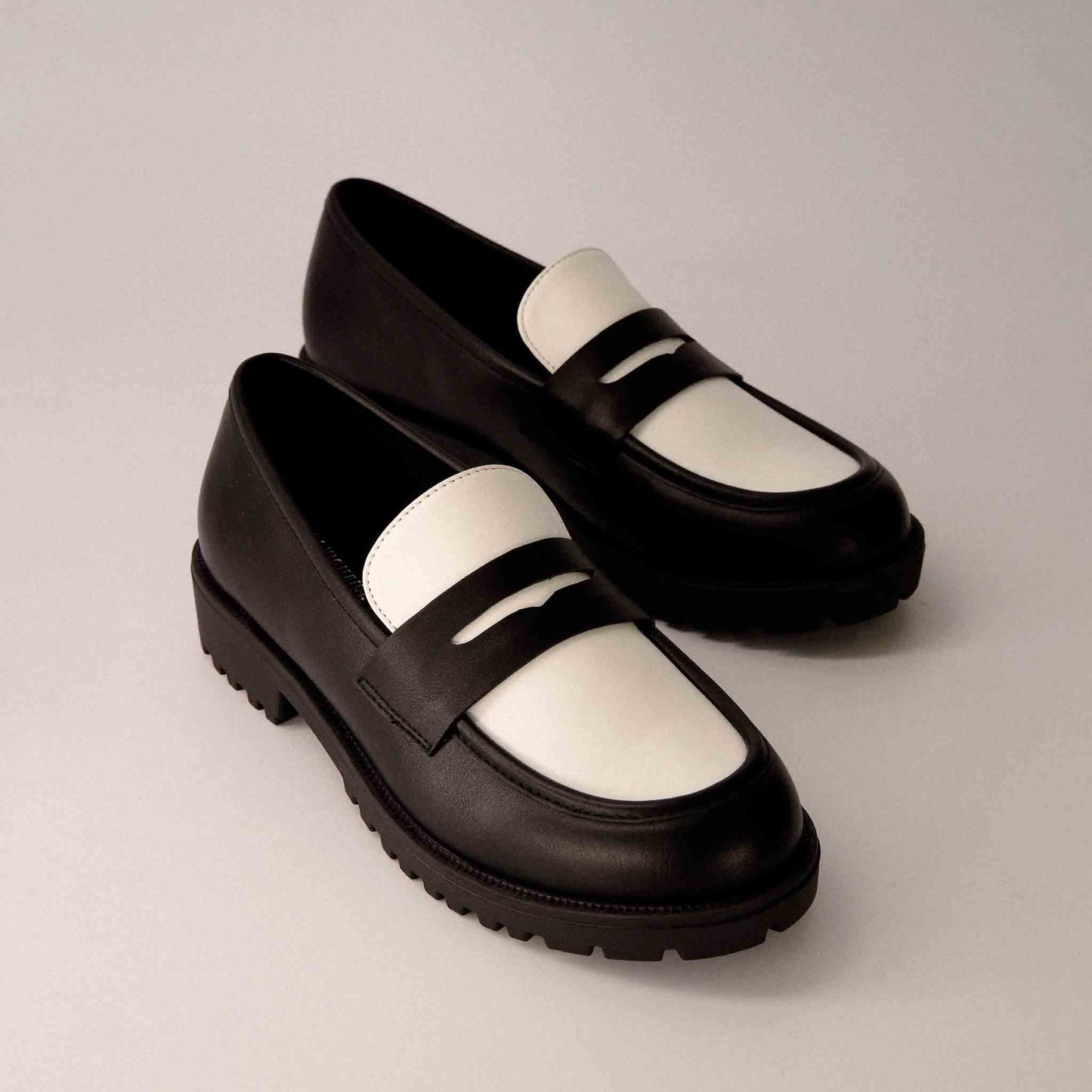 Cushionaire Reggio Contrast Slip On Loafer