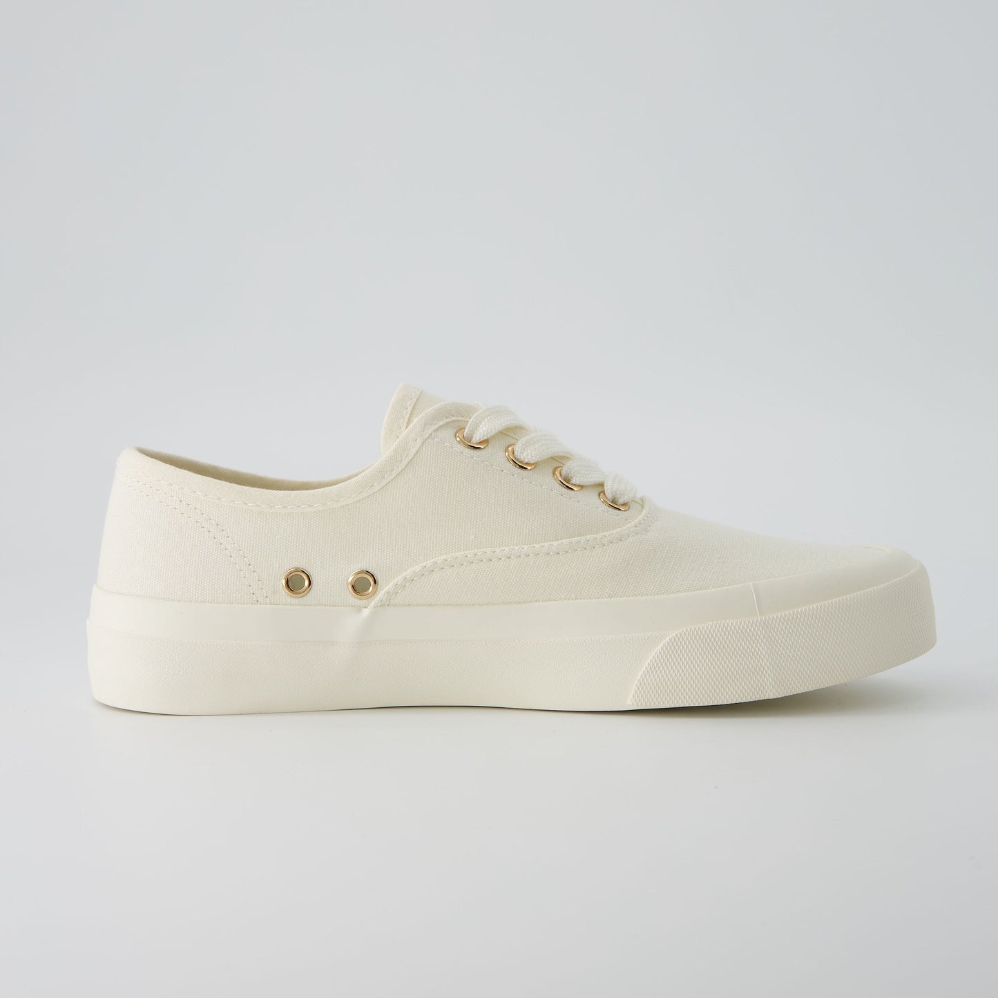 Cushionaire Freshman Canvas Lace-Up Sneaker