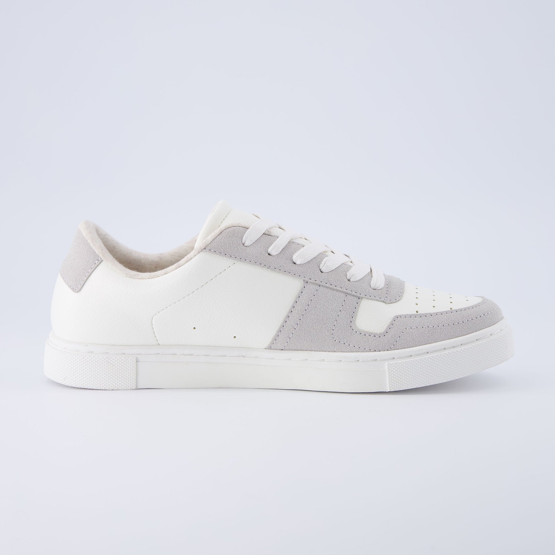 Cushionaire Trophy Lace Up Sneaker