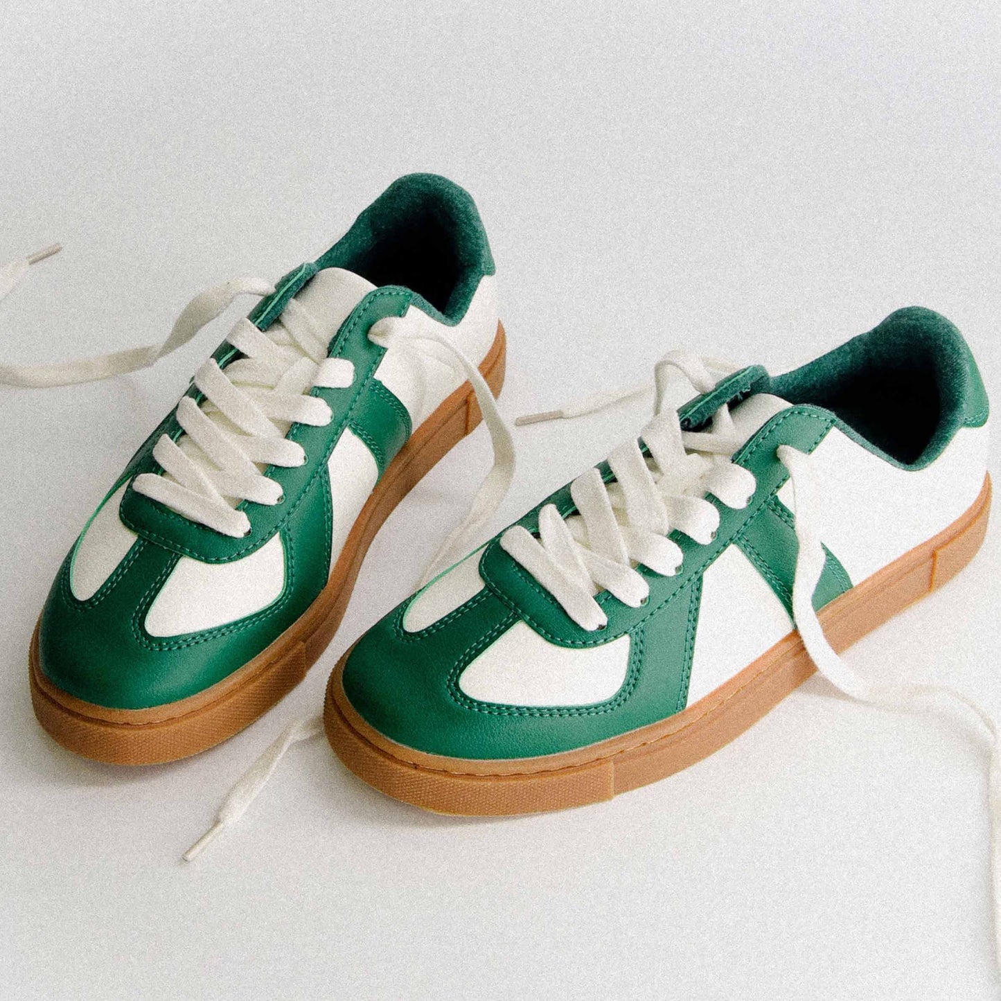 Cushionaire Bailey Lace Up Sneaker